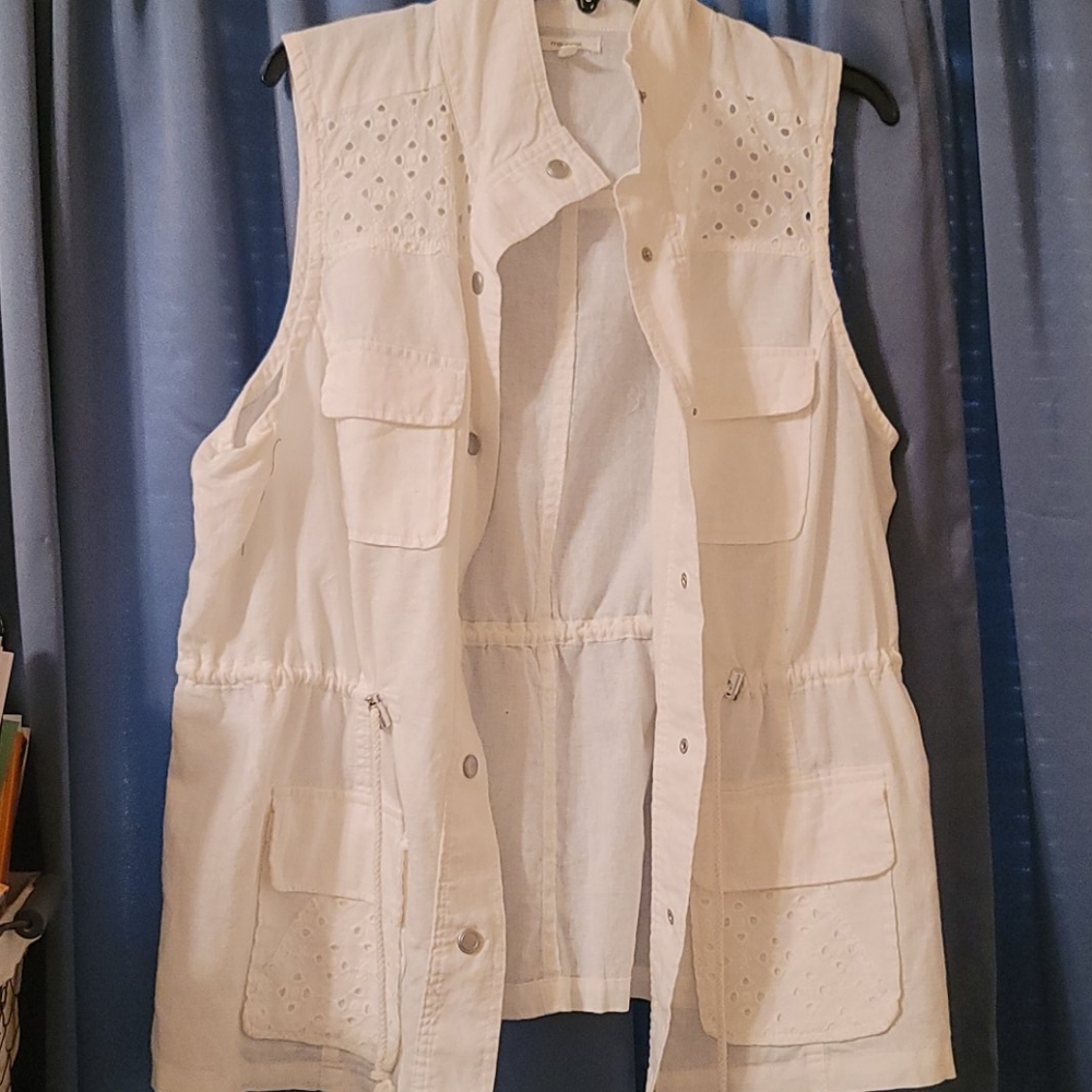 White linen vest💥 2 for$18